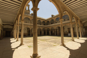 PATIO ANTIGUA UNIVESIDAD ANTONIO MACHADO