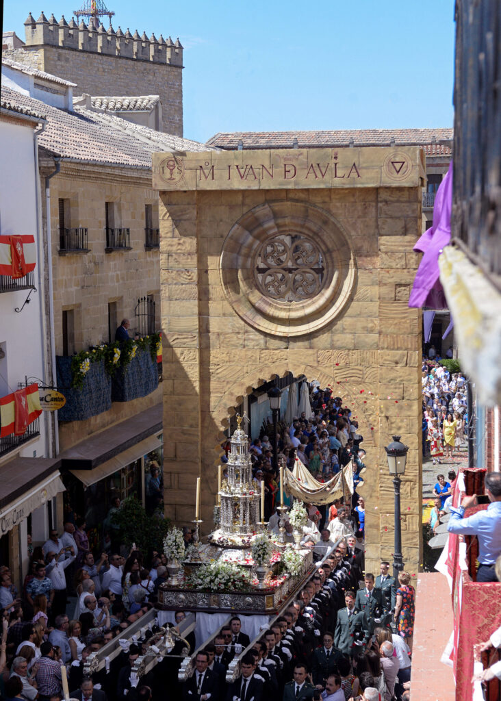 Turismo Baeza - Así se vive la tradición religiosa: Corpus Christi en Baeza