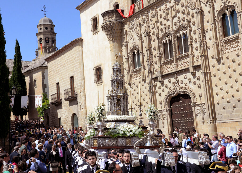 Turismo Baeza - Así se vive la tradición religiosa: Corpus Christi en Baeza