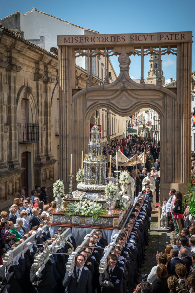 Turismo Baeza - Así se vive la tradición religiosa: Corpus Christi en Baeza