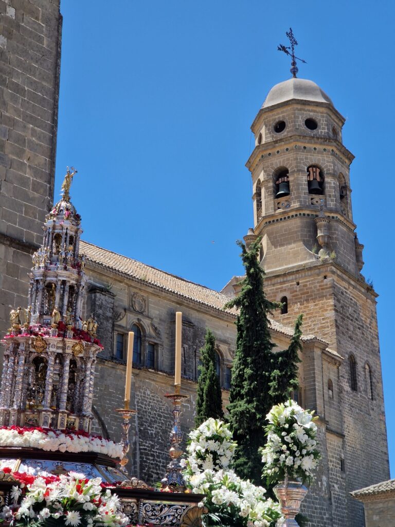 Turismo Baeza - Así se vive la tradición religiosa: Corpus Christi en Baeza