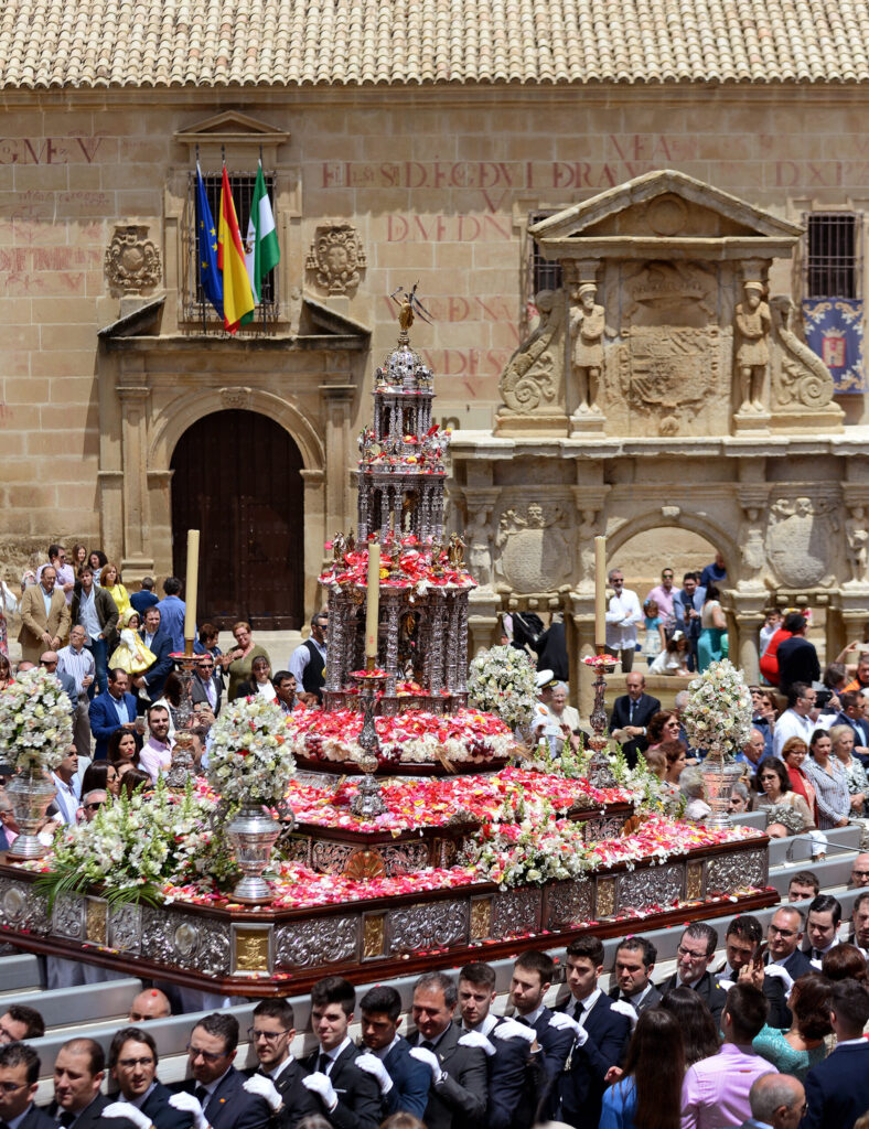 Turismo Baeza - Así se vive la tradición religiosa: Corpus Christi en Baeza