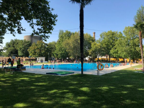 Turismo Baeza - Disfruta de un refrescón en la Piscina Municipal de Baeza