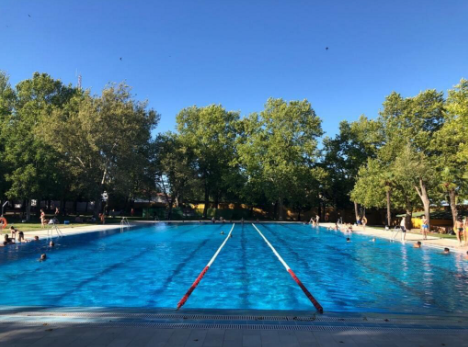 Turismo Baeza - Disfruta de un refrescón en la Piscina Municipal de Baeza