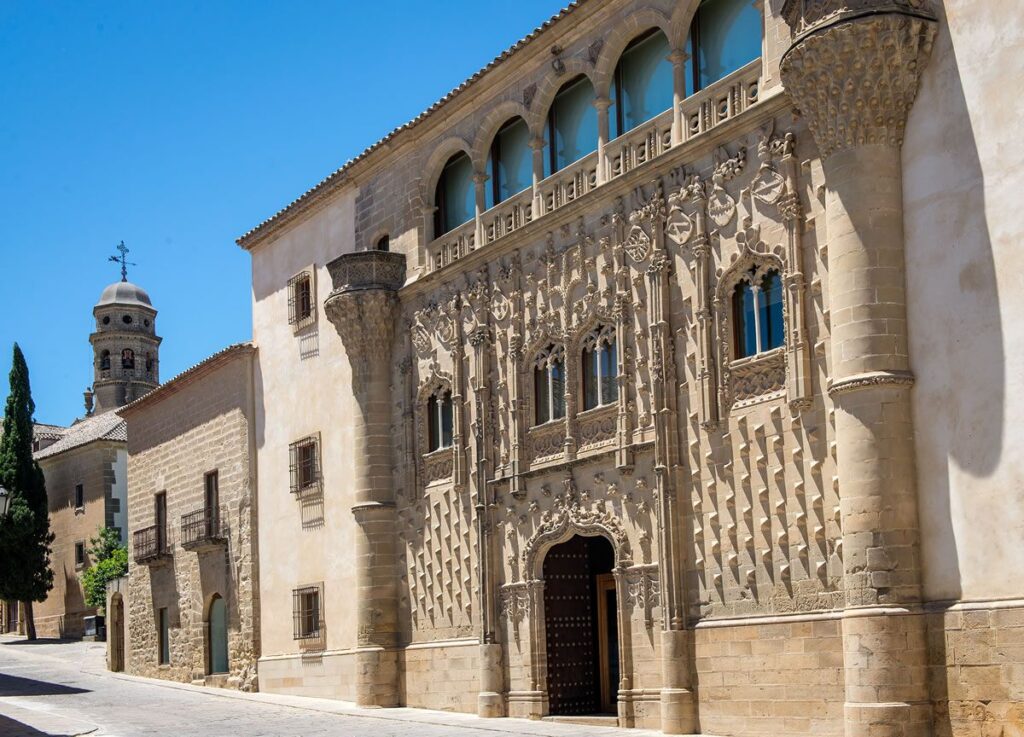 Turismo Baeza - Conoce todo lo que necesitas saber sobre el Palacio de Jabalquinto