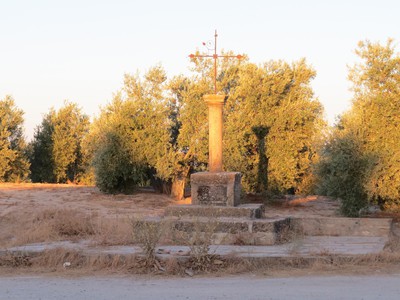 Turismo Baeza - Descubre la leyenda de la Cruz de la "Asomá"