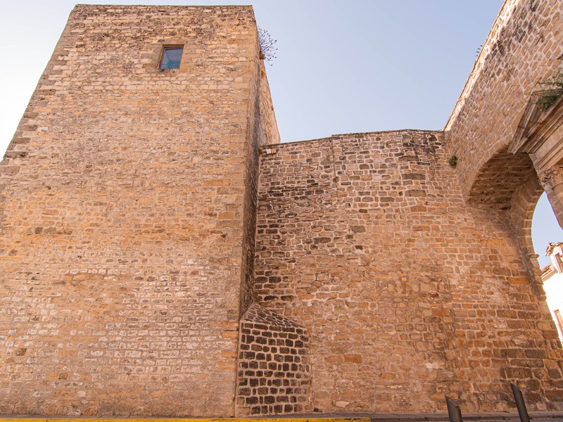 Turismo Baeza - Descubre la historia del Torreón Puerta de Úbeda en Baeza