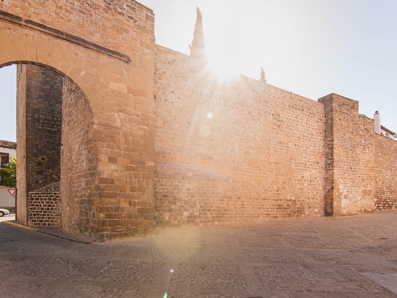 Turismo Baeza - Descubre la historia del Torreón Puerta de Úbeda en Baeza
