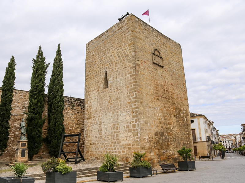 Turismo Baeza - Descubre la historia del Torreón Puerta de Úbeda en Baeza