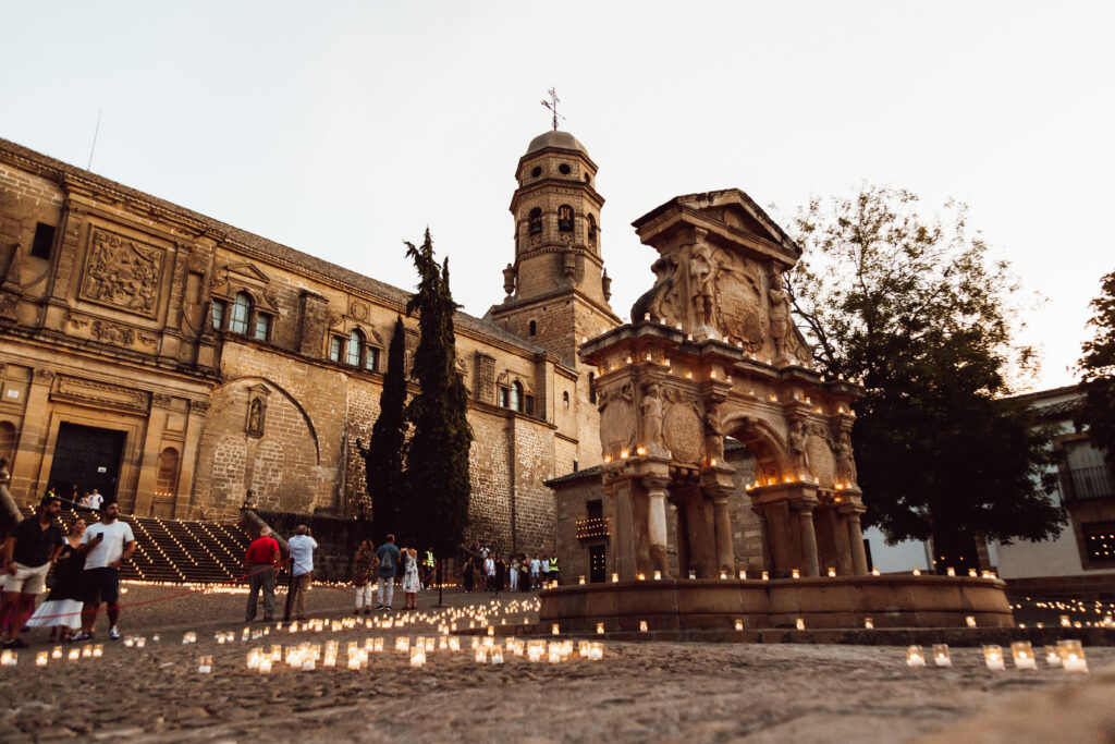 Turismo Baeza - Renacimiento a la luz de las velas y Noche del Patrimonio: Baeza brilla con luz propia
